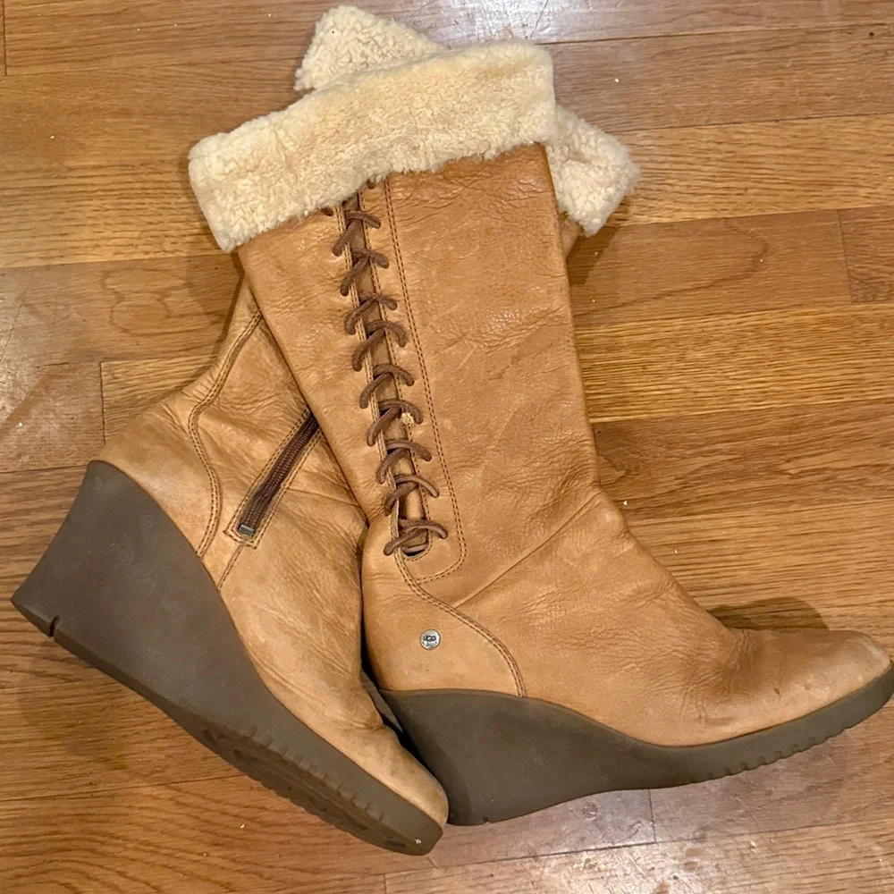 UGG FELICITY WEDGE boots size 8, very good condition